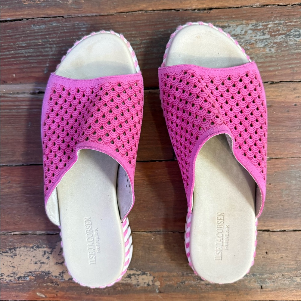 Isle Jacobsen Women’s Tulip Laser Cut Flat Sandal ~ Size 6.5💛🍄